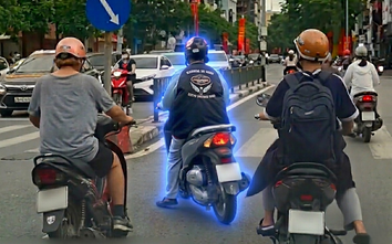 Cô gái tạt đầu loạt xe máy gây tai nạn liên hoàn ở Hà Nội rồi bỏ chạy