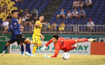 V-League: Chơi thiếu người, Sông Lam Nghệ An thua tiếc nuối Hoàng Anh Gia Lai