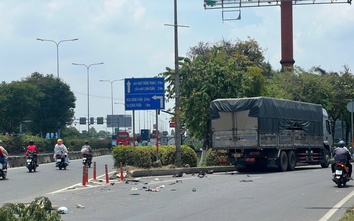 TP.HCM: Gia đình 3 người gặp tai nạn ở chân cầu vượt Sóng Thần, người vợ tử vong