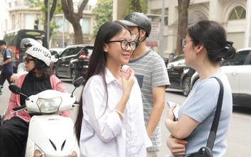 Gần 125.000 thí sinh Hà Nội bước vào môn thi đầu tiên, giành suất lớp 10