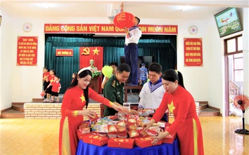 Rộn ràng chuẩn bị tết Thiếu nhi ở Trường Sa