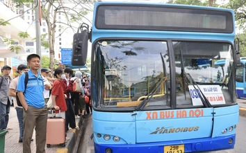Hà Nội: 6,2 triệu lượt khách đi xe buýt, metro dịp lễ
