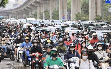 Hà Nội “nóng” trở lại sau kỳ nghỉ lễ: Đường phố ùn tắc, người dân chật vật đi làm