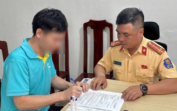 Hà Nội: Xử phạt tài xế taxi công nghệ vượt đèn đỏ từ clip người dân cung cấp