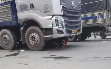 Va chạm với xe tải, người phụ nữ tử vong thương tâm
