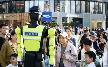 Trung Quốc lần đầu thử nghiệm đội cảnh sát giao thông robot