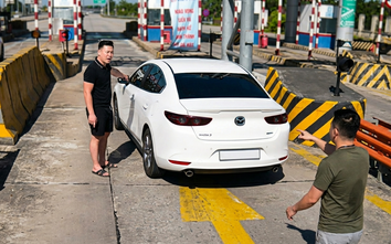 Tài xế tạt đầu chen hàng, dừng xe giữa trạm thu phí cao tốc để đấu khẩu
