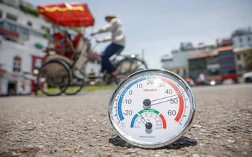 Mùa nắng nóng, người lao động ngoài trời không uống đủ nước dễ tăng nguy cơ suy thận cấp