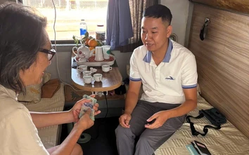 Tiếp viên tàu SNT4 trả lại 25 triệu đồng và giấy tờ quan trọng cho hành khách