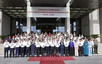 Chủ tịch Quốc hội và Thủ tướng gặp mặt lãnh đạo các cơ quan báo chí