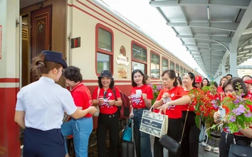 Tàu Hoa Phượng Đỏ áp dụng giá vé linh hoạt, giảm đến 25%