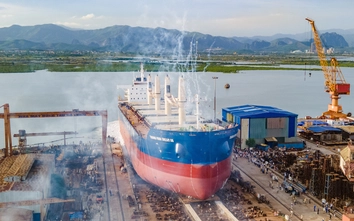 Hạ thủy tàu hàng rời quốc tế 45.000 tấn tiết kiệm nhiên liệu tại Hạ Long