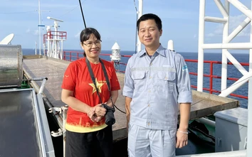 Tác nghiệp ở Trường Sa mùa biển động