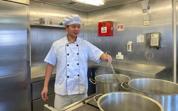 Nghệ thuật “giữ lửa” của đầu bếp tàu viễn dương