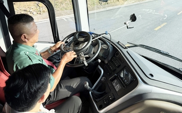 Thử an toàn xe khách qua cung đèo Tây Bắc