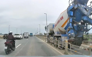Xe bồn va chạm xe máy trên đường dẫn cầu Nhật Tân, một người tử vong