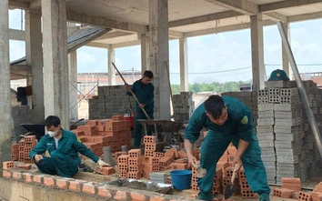 270 cán bộ chiến sĩ quân đội, công an hỗ trợ xây trường liên cấp ở Gia Lai