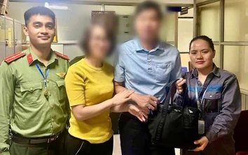 Khoảnh khắc vỡ òa lúc 3h sáng: Hành khách nhận lại nguyên vẹn hơn 466 triệu đồng