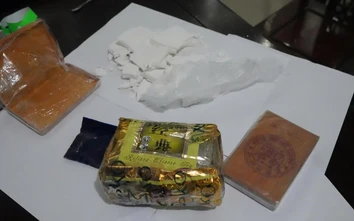 Nghệ An: Bắt đối tượng mua bán 2 bánh heroin, 1 kg ma túy đá