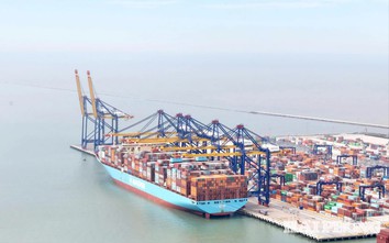 Siêu tàu container thuộc top lớn nhất thế giới cập cảng biển Hải Phòng