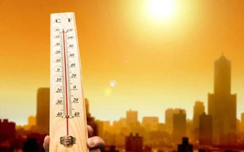 Vượt ngưỡng 40 độ C, Hà Nội nắng bỏng rát