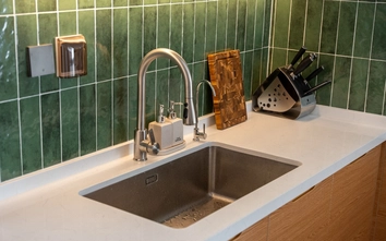 Chậu rửa bát một ngăn hay hai ngăn, đâu là lựa chọn phù hợp cho căn bếp hiện đại?