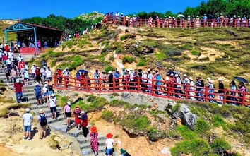 Gia Lai: Lần đầu tiên Eo Gió trình diễn pháo hoa nghệ thuật tầm cao