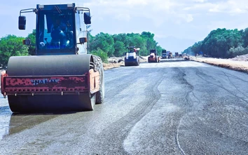 Đẩy nhanh thi công QL15D nối cảng Mỹ Thủy với cao tốc Cam Lộ - La Sơn