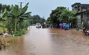 Nhiều tuyến đường Tuyên Quang ngập sâu, sạt lở sau mưa lớn