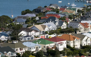 Nước thải tràn vào khu dân cư tại thủ đô New Zealand sau mưa bão
