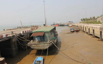 Nghệ An: Luồng lạch bị bồi lắng, cảng cá Cửa Hội thưa thớt tàu thuyền