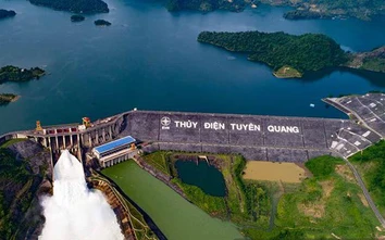 Thủy điện Tuyên Quang mở một cửa xả đáy