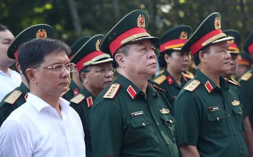 Đại tướng Nguyễn Trọng Nghĩa xúc động khi kiểm tra công tác quy tập hài cốt liệt sĩ