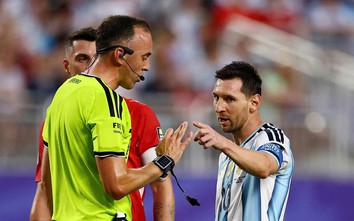 World Cup 2026: Đoạn trò chuyện gây sốt giữa Messi và trọng tài trong trận đấu với Thụy Sĩ