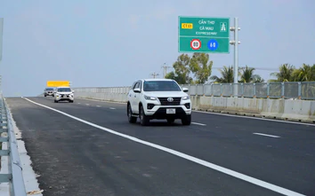 Đẩy nhanh nghiên cứu đường ven biển, hoàn thiện mạng lưới cao tốc kết nối Cà Mau