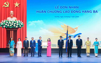 Vietnam Airlines đón nhận Huân chương Lao động hạng Ba