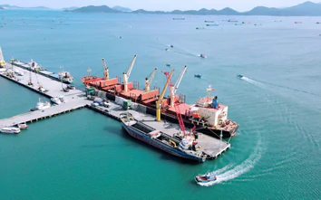 Khánh Hòa phát triển hệ sinh thái cảng biển, logistics, hướng tới cảng biển đặc biệt