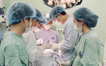 Phẫu thuật thành công khối u tuyến mang tai khổng lồ hơn 10cm cho 1 phụ nữ Mông