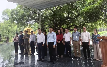 Đoàn công tác Bộ Xây dựng tri ân, tưởng niệm các anh hùng liệt sĩ Điện Biên