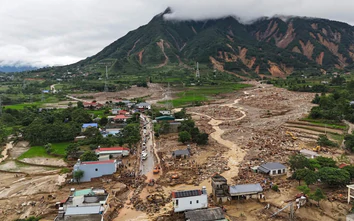 Mường Than tan hoang sau lũ quét, khẩn trương dựng nhà tạm cho dân