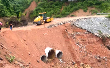 Thông xe tạm thời quốc lộ 12 nối Lai Châu với Điện Biên sau ba ngày chia cắt