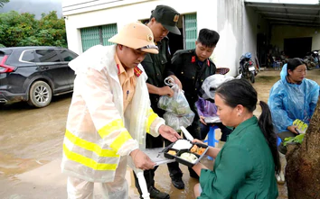Những bóng áo vàng nơi rốn lũ Mường Than