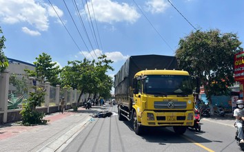 TP.HCM: Xe máy va chạm xe tải chạy cùng chiều, nam sinh 19 tuổi tử vong tại chỗ