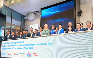 Tiến sĩ Nguyễn Thị Phương Thảo bấm nút khai phiên Sàn Giao dịch Chứng khoán Luân Đôn