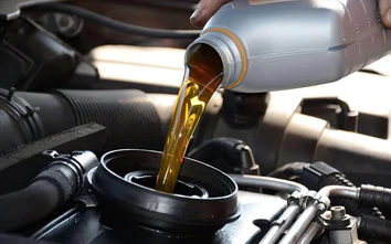 Thay dầu ô tô, căn cứ vào số km hay thời gian sử dụng?