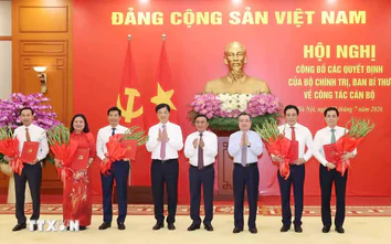 Công bố các quyết định của Bộ Chính trị, Ban Bí thư về công tác cán bộ