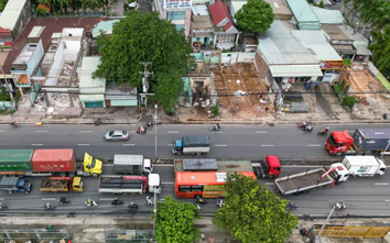 Người dân TP.HCM bàn giao mặt bằng để làm đường mở rộng cửa ngõ phía Tây