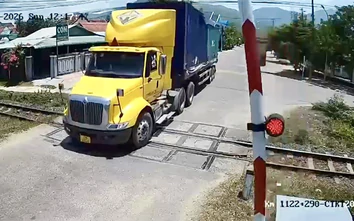 Gia Lai: Xử phạt tài xế vượt đèn đỏ ở đường ngang tàu hoả