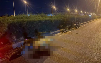 Gia Lai: Bất ngờ tông vào dải phân cách, hai thanh niên đi xe máy tử vong