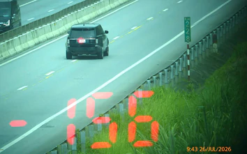 CSGT xử lý nữ tài xế điều khiển xe Land Rover 156km/h trên cao tốc Nội Bài - Lào Cai